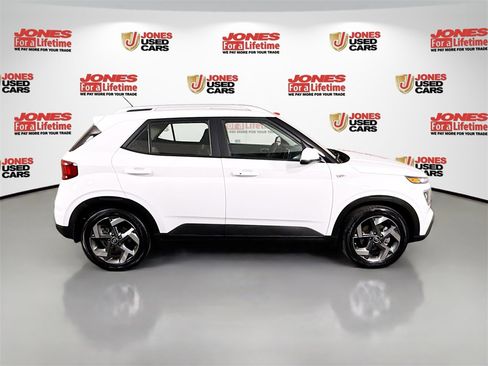 Certified 2025 Hyundai Venue SEL image 17