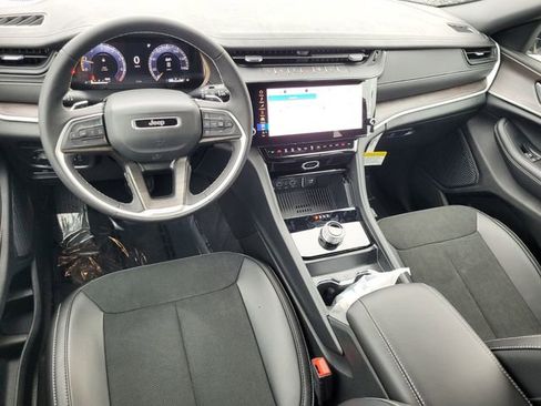 New 2026 Jeep Grand Cherokee Altitude image 9