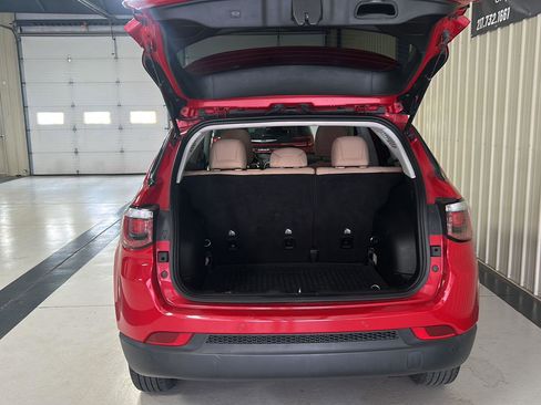 Used 2018 Jeep Compass Sport w/ Tech Group FWD image 9