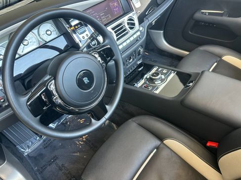 Certified 2019 Rolls-Royce Dawn RWD image 12