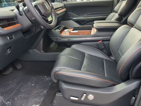 New 2025 Lincoln Navigator L Black Label image 11