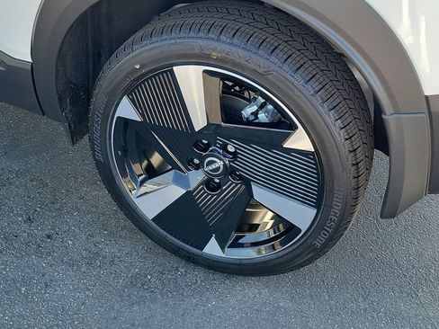 New 2026 Nissan Kicks SR FWD image 3