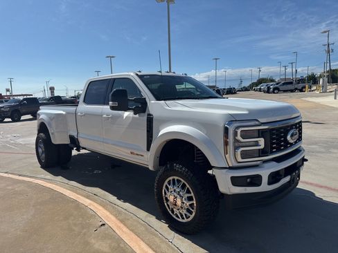 Used 2025 Ford F450 Platinum w/ FX4 Off-Road Package AWD/4WD image 3