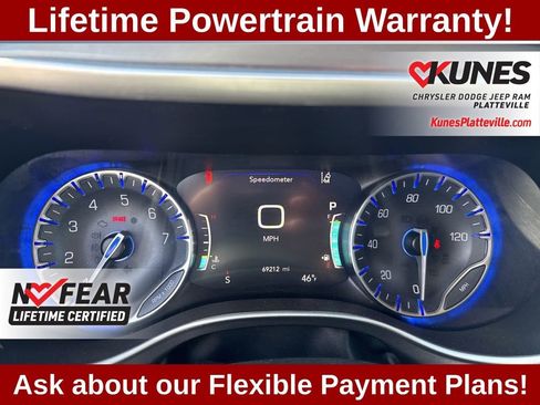 Used 2023 Chrysler Pacifica Touring-L FWD image 16