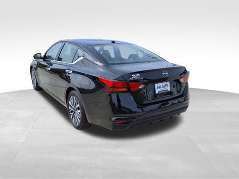 Used 2025 Nissan Altima 2.5 SV FWD image 6