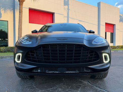 Used 2022 Aston Martin DBX image 11