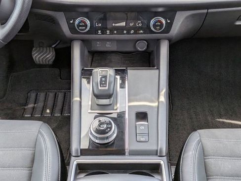 Used 2023 Mitsubishi Outlander SE FWD image 18