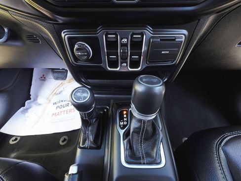 Used 2023 Jeep Wrangler Unlimited Sahara w/ Cold Weather Group image 27