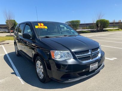 Used 2019 Dodge Grand Caravan SE w/ UConnect Hands-Free Group