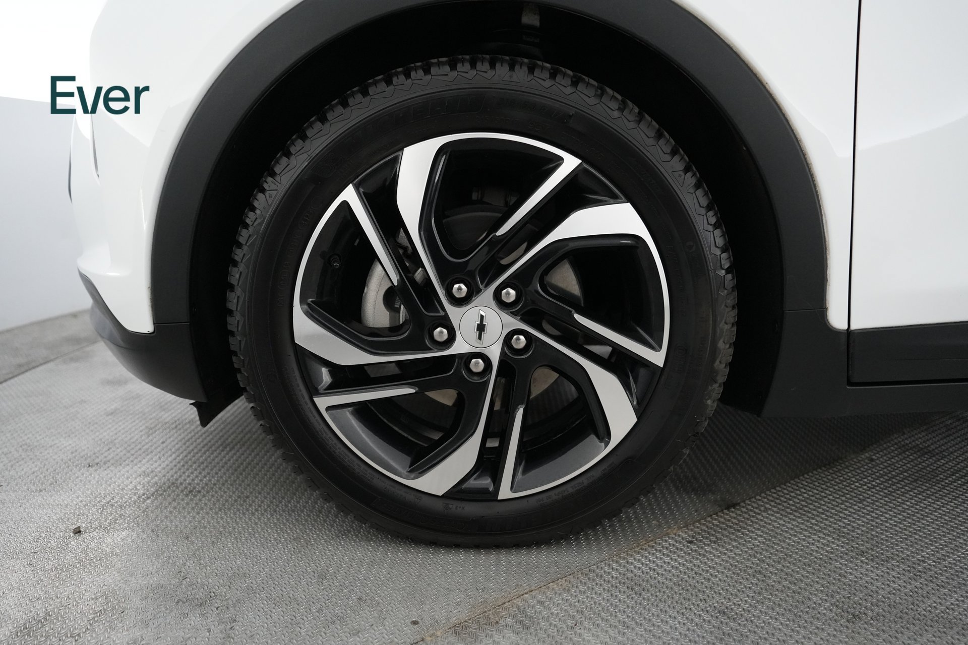 Used 2023 Chevrolet Bolt LT w/ Infotainment Package FWD image 19