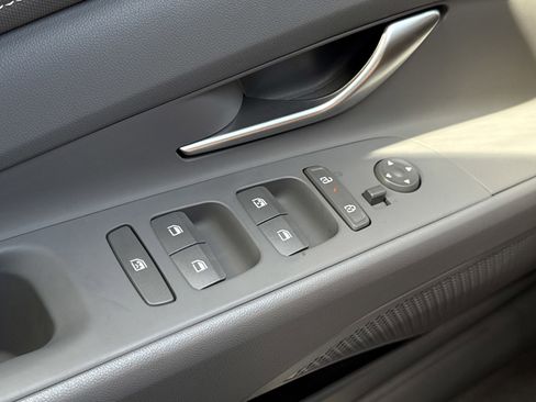 Certified 2025 Hyundai Elantra Sport image 16