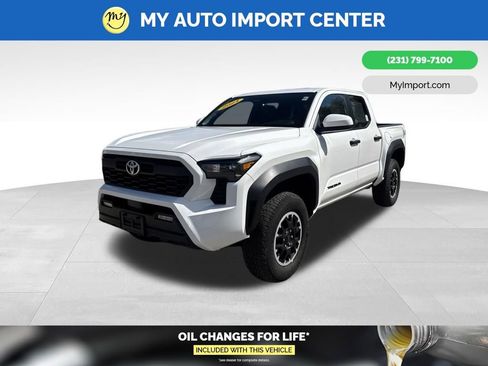 Used 2024 Toyota Tacoma TRD Off-Road AWD/4WD image 3