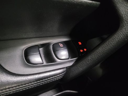 Used 2019 Nissan Rogue SV image 27