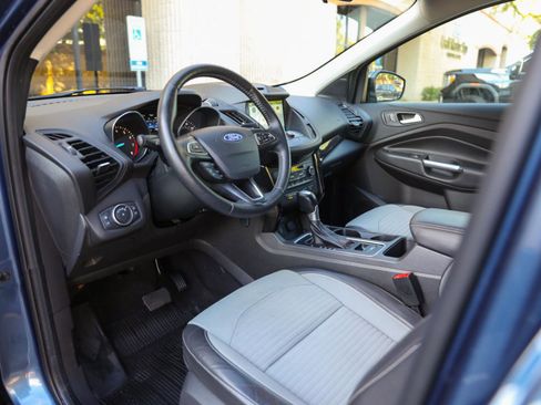 Used 2018 Ford Escape SE w/ SE Sport Appearance Package image 5