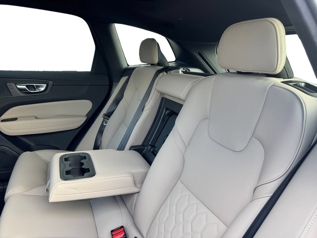 New 2027 Volvo XC60 B5 Plus AWD/4WD image 25