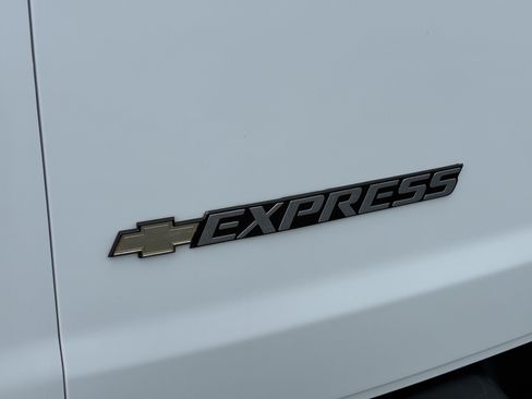 Used 2025 Chevrolet Express 3500 LT w/ LT Preferred Equipment Group RWD image 11