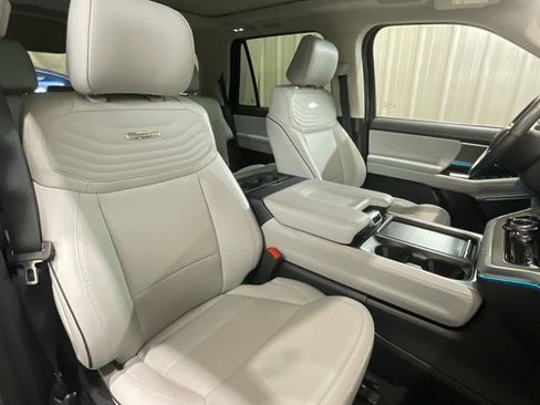 Used 2025 Ford Expedition Platinum w/ Platinum Ultimate Package image 16