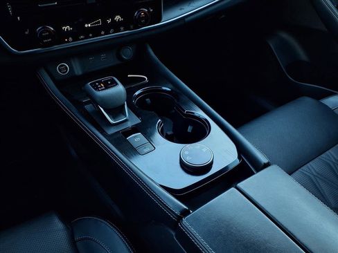 Used 2023 Nissan Rogue Platinum image 16