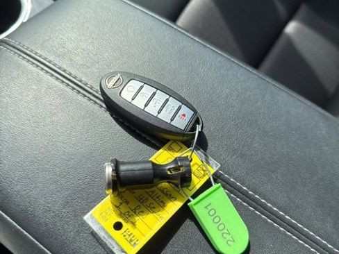 Used 2024 Nissan Altima 2.5 SV image 32