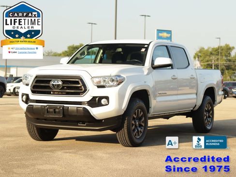 Used 2023 Toyota Tacoma SR5 AWD/4WD image 3