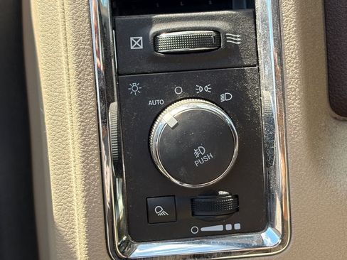 Used 2019 RAM 1500 Laramie w/ Convenience Group AWD/4WD image 11