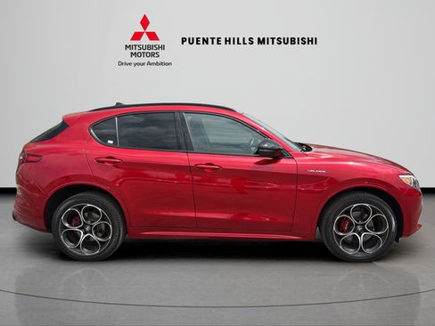 Used 2023 Alfa Romeo Stelvio Veloce AWD/4WD image 4