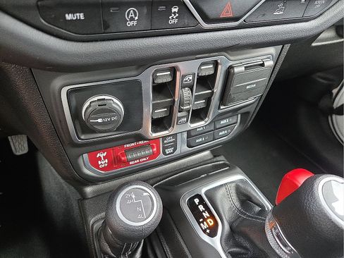 Used 2025 Jeep Wrangler Unlimited Rubicon AWD/4WD image 20