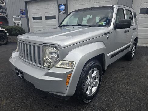 Used 2012 Jeep Liberty Sport image 1