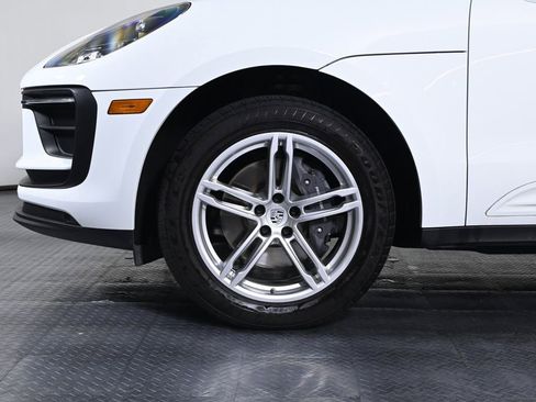 Certified 2022 Porsche Macan AWD/4WD image 28