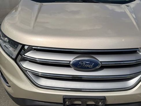 Used 2018 Ford Edge Titanium w/ Technology Package AWD/4WD image 3