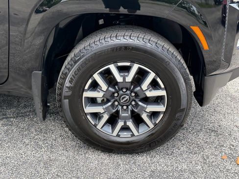 Certified 2024 Nissan Frontier SL w/ Technology Package RWD image 9
