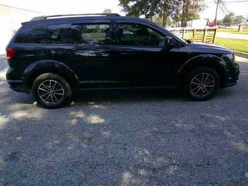 Used 2019 Dodge Journey SE w/ Connectivity Group FWD image 6