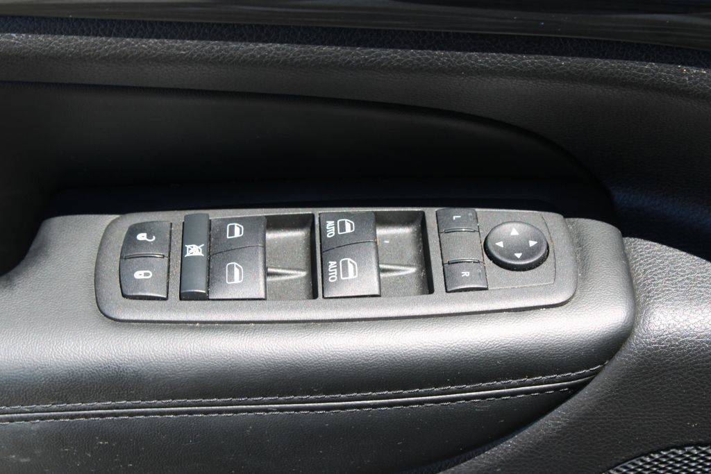Used 2022 Jeep Grand Cherokee Laredo X AWD/4WD image 31