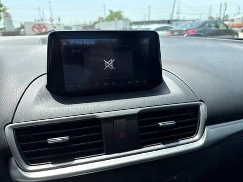 Used 2017 MAZDA MAZDA3 Touring FWD image 19