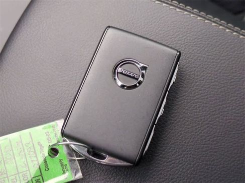 Used 2023 Volvo XC40 B5 Ultimate w/ Protection Package Premier image 27