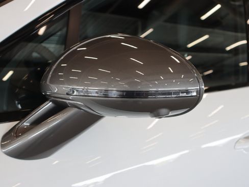 Used 2025 Porsche Macan Turbo AWD/4WD image 29