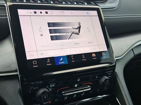 Used 2023 Jeep Grand Cherokee Limited image 28