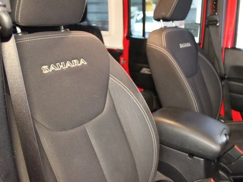 Used 2016 Jeep Wrangler Unlimited Sahara w/ Dual Top Group AWD/4WD image 11