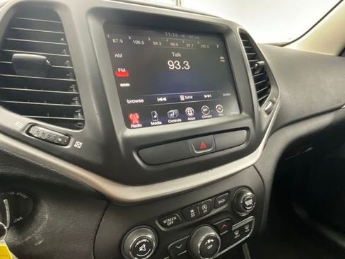 Used 2016 Jeep Cherokee Trailhawk w/ Cold Weather Group image 8