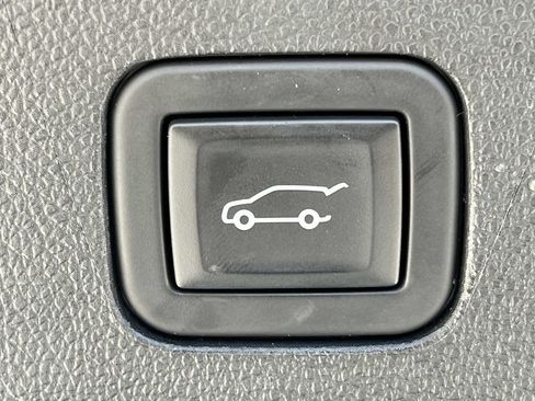 Certified 2023 Cadillac Escalade Premium Luxury AWD/4WD image 23