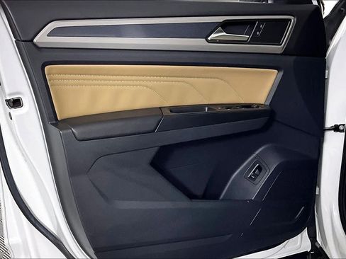 Used 2020 Volkswagen Atlas Cross Sport SEL R-Line image 20