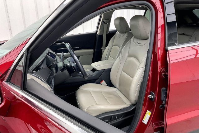 Used 2020 Cadillac XT4 Premium Luxury w/ Cold Weather Package AWD/4WD image 8