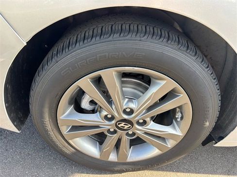 Used 2018 Hyundai Elantra SEL image 17