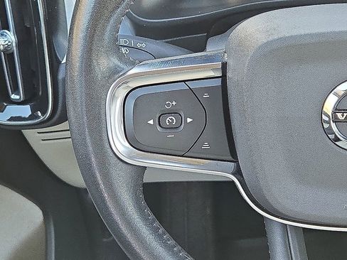 Certified 2021 Volvo XC40 T5 Momentum w/ Premium Package image 16