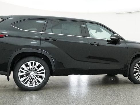 New 2026 Toyota Highlander Platinum AWD/4WD image 35