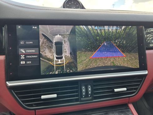 Used 2020 Porsche Cayenne S image 21