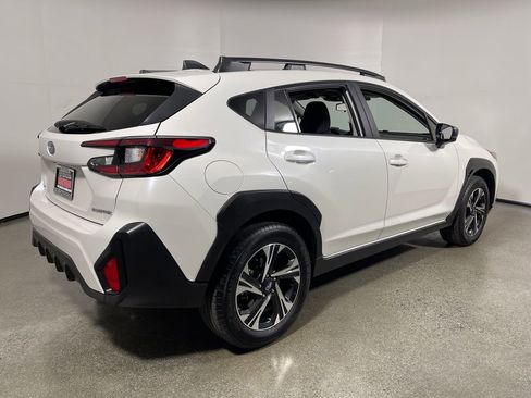 Used 2025 Subaru Crosstrek 2.0i Premium image 3
