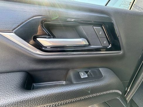 Used 2025 GMC Yukon Denali w/ Sun & Power Step Package AWD/4WD image 49