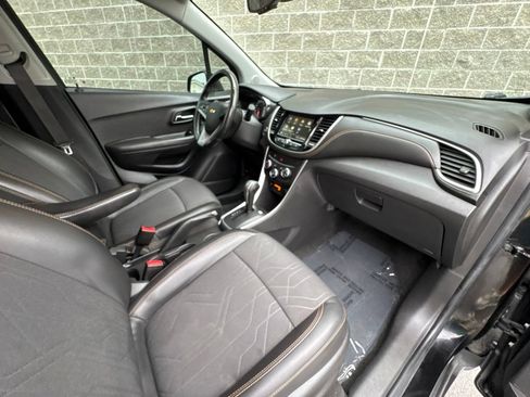 Used 2019 Chevrolet Trax LT w/ LT Convenience Package AWD/4WD image 34