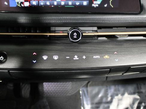 Used 2024 Nissan Ariya FWD image 9